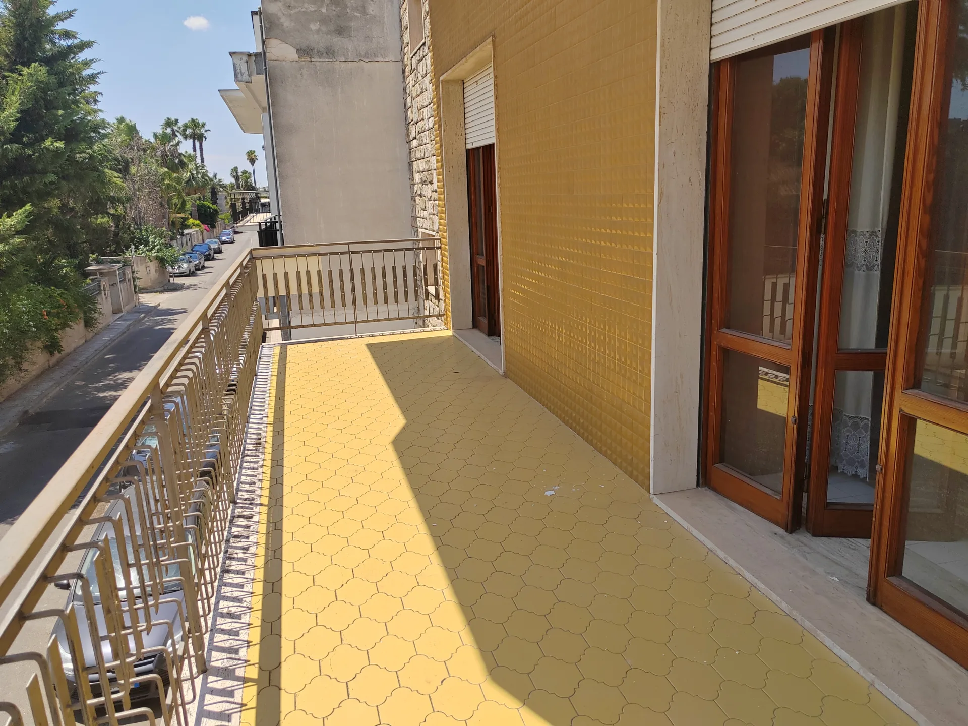Intero Stabile Indipendente con Garage di Ampia Metratura e Abitazione al Primo Piano — Foto 17 di 19