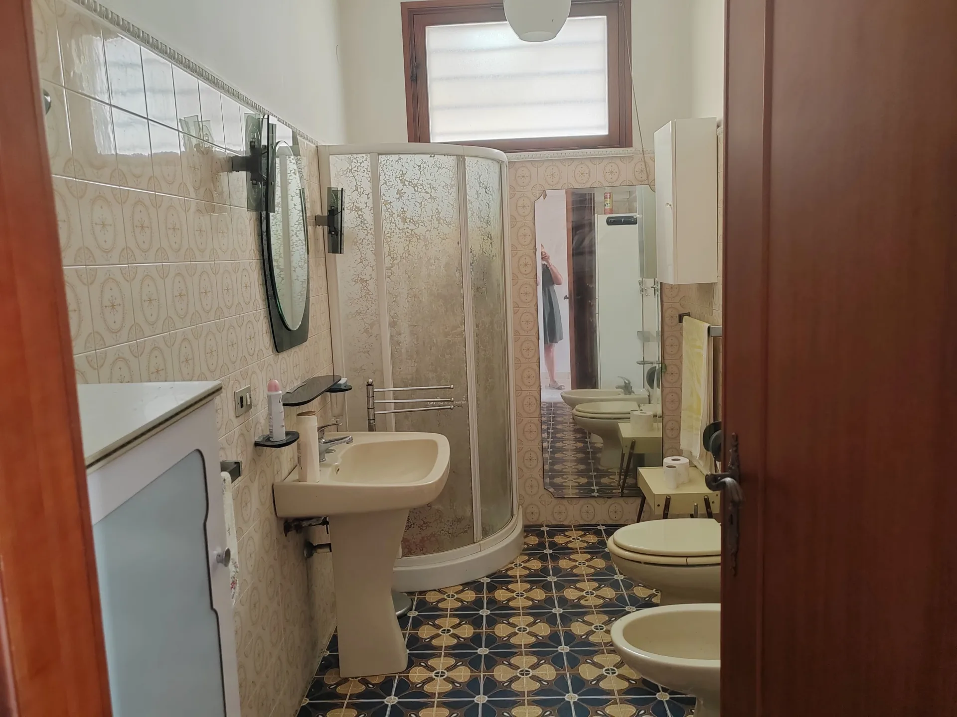 Intero Stabile Indipendente con Garage di Ampia Metratura e Abitazione al Primo Piano — Foto 5 di 19