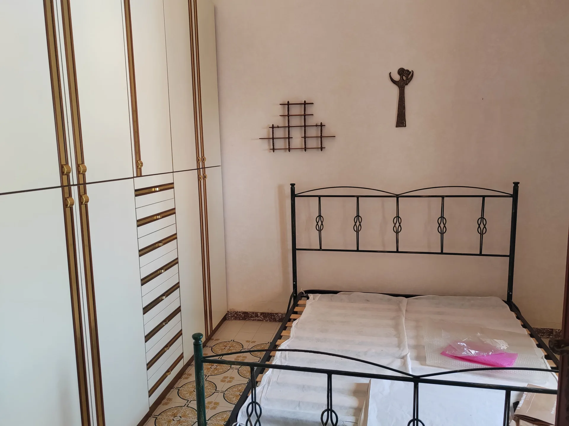 Intero Stabile Indipendente con Garage di Ampia Metratura e Abitazione al Primo Piano — Foto 6 di 19