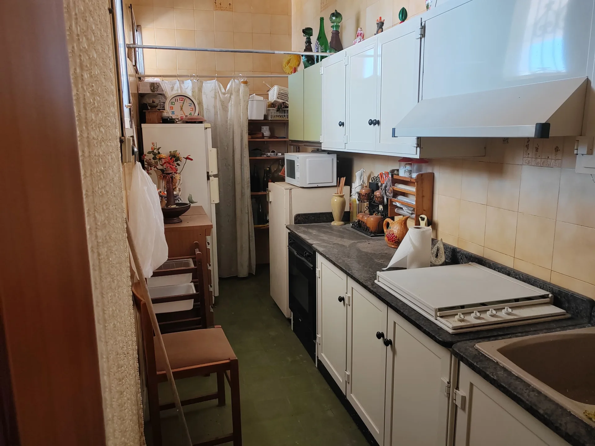 Intero Stabile Indipendente con Garage di Ampia Metratura e Abitazione al Primo Piano — Foto 9 di 19