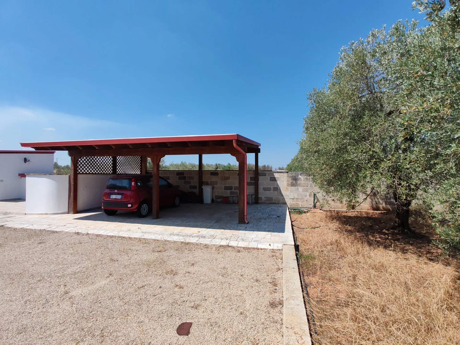 Villa indipendente con uliveto e 8.000 mq di terreno — Foto 11 di 15