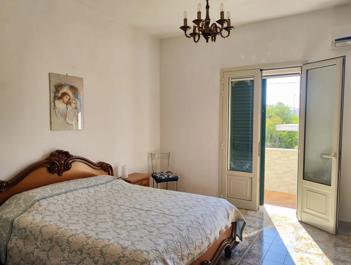 Ampio appartamento a pochi passi dal mare — Foto 10 di 11